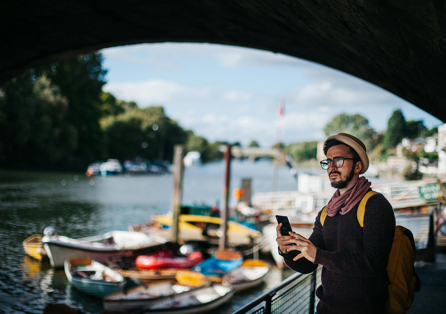 Traveller using ROAM by canal boats